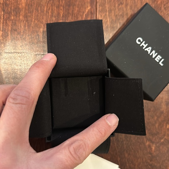 Chanel Earring Box - Picture 4 of 5